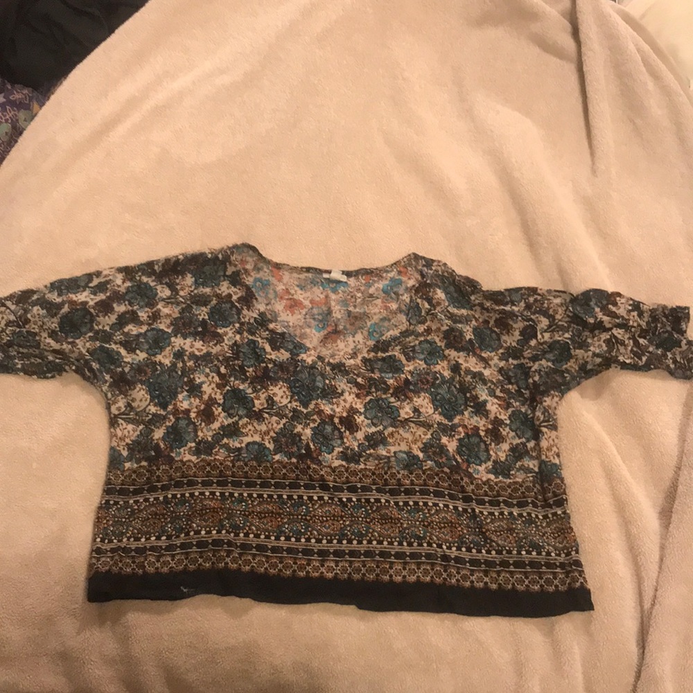 Great condition patterned top